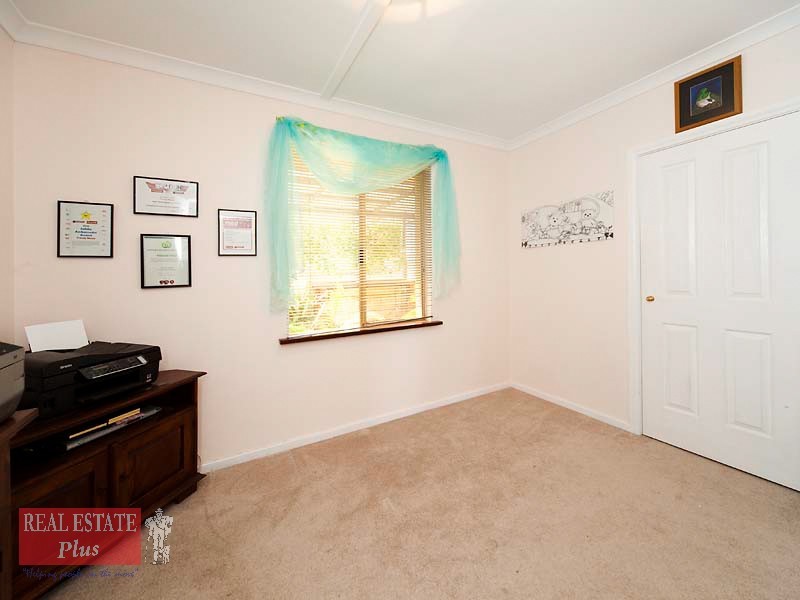9 Stirling Close, Swan View WA 6056