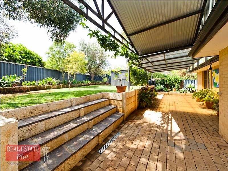 9 Stirling Close, Swan View WA 6056