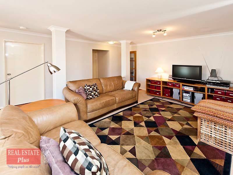 5 Lakefront Circle, The Vines WA 6069