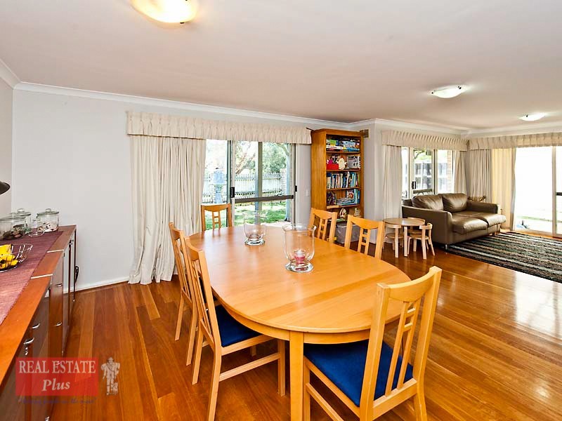 5 Lakefront Circle, The Vines WA 6069