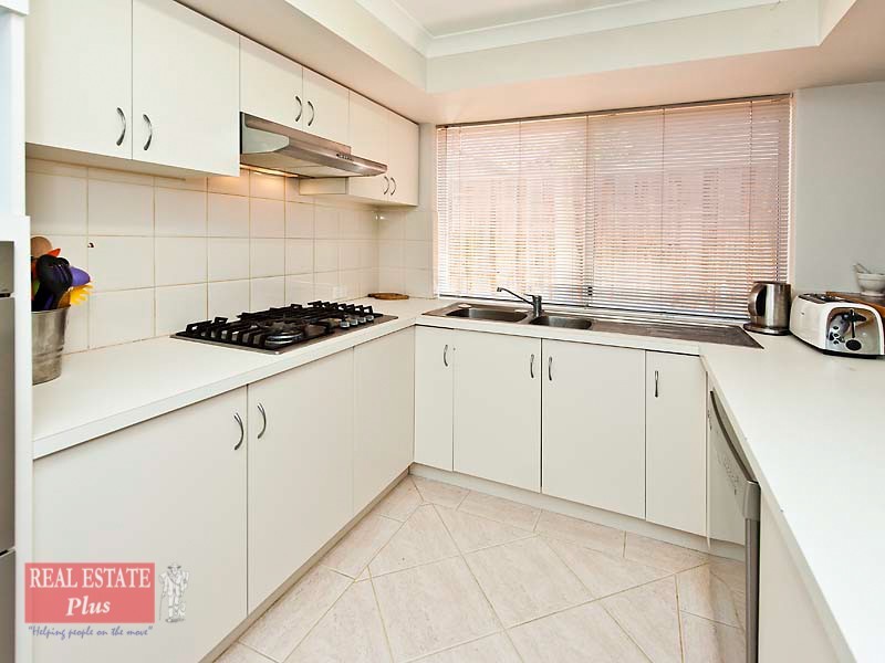 5 Lakefront Circle, The Vines WA 6069