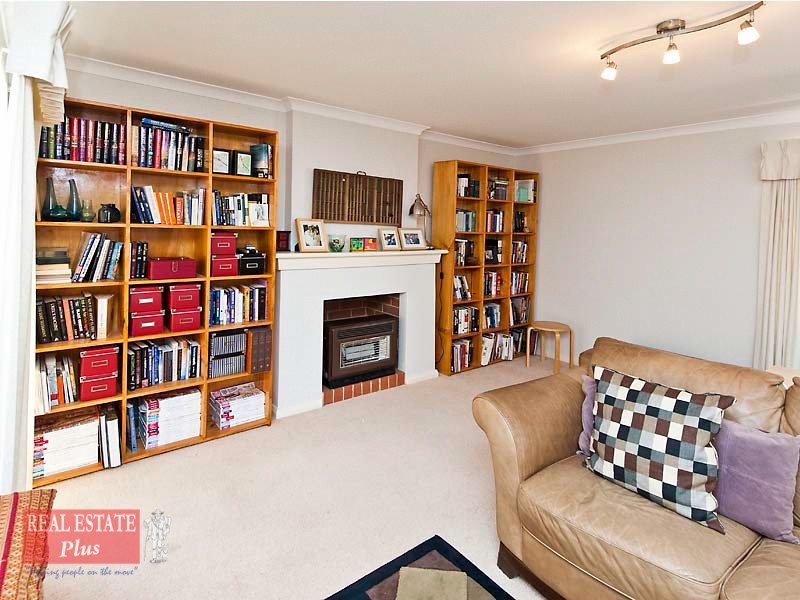 5 Lakefront Circle, The Vines WA 6069