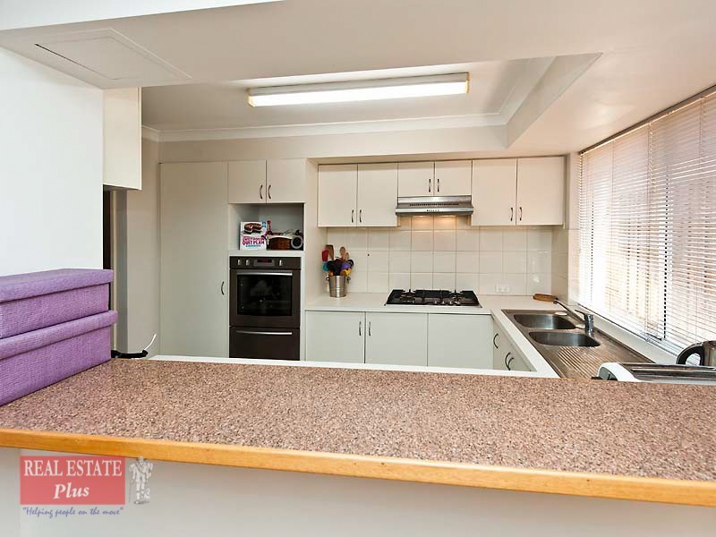 5 Lakefront Circle, The Vines WA 6069