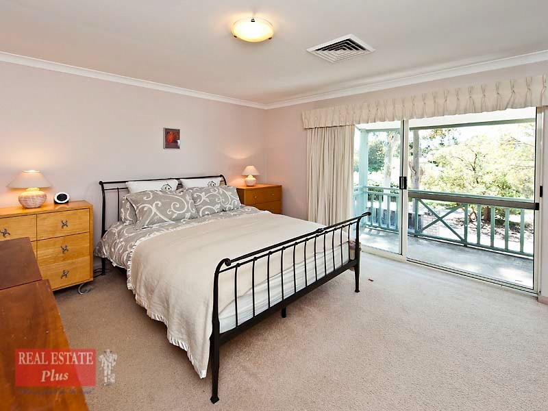 5 Lakefront Circle, The Vines WA 6069
