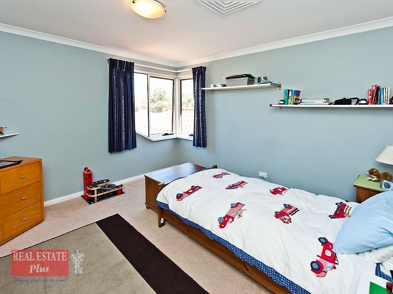 5 Lakefront Circle, The Vines WA 6069