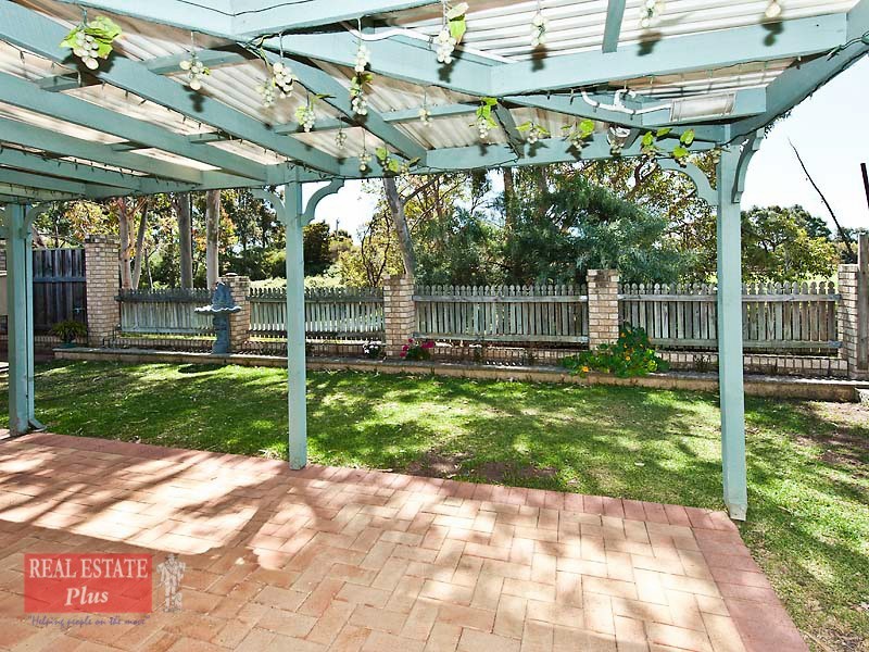 5 Lakefront Circle, The Vines WA 6069