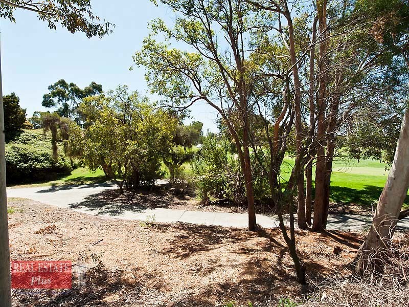 5 Lakefront Circle, The Vines WA 6069