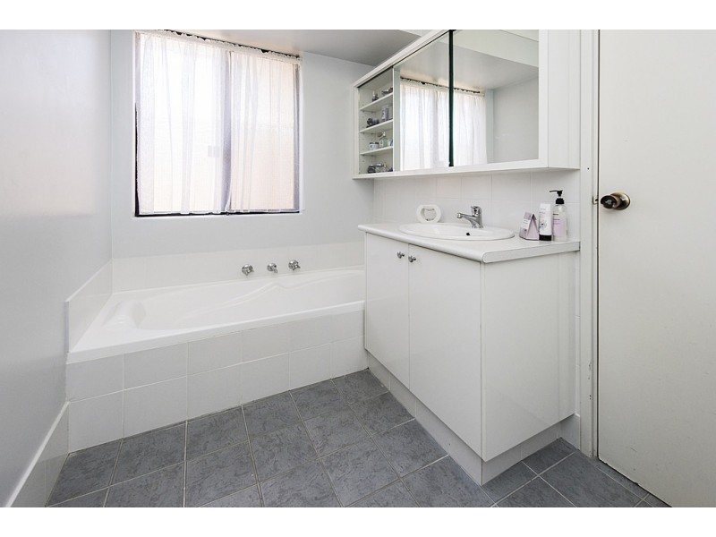 40/63 Amherst Road, Swan View WA 6056