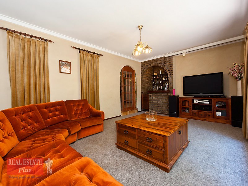 6 Melville Court, Helena Valley WA 6056