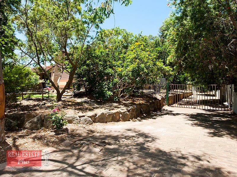 6 Melville Court, Helena Valley WA 6056
