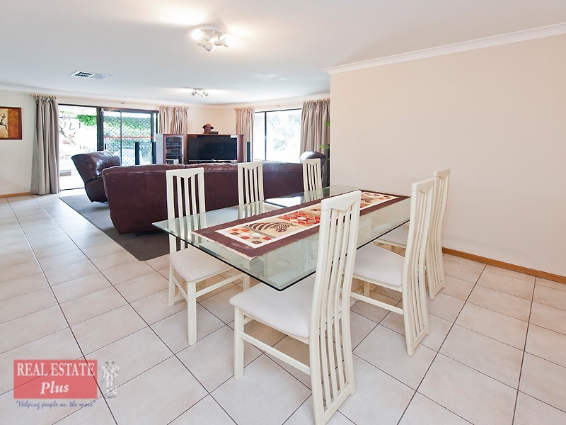 20 Lourdes Street, Lesmurdie WA 6076