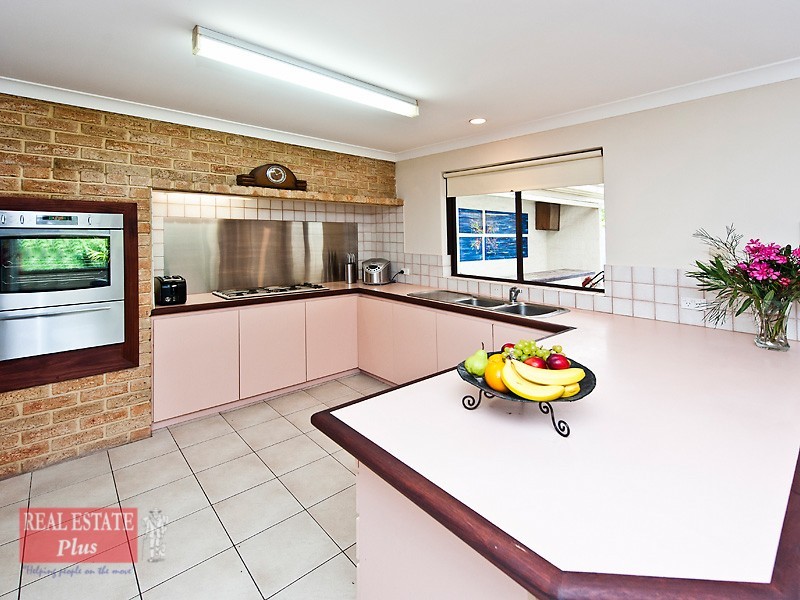 20 Lourdes Street, Lesmurdie WA 6076