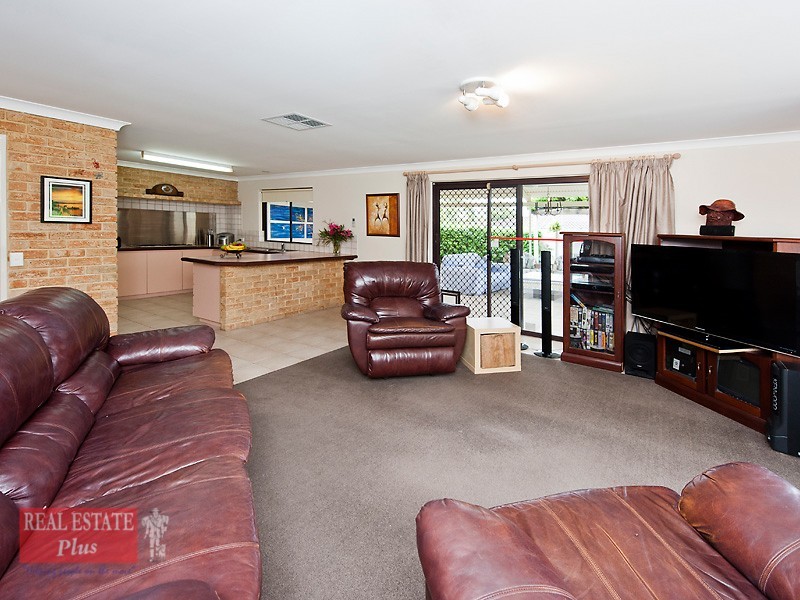 20 Lourdes Street, Lesmurdie WA 6076