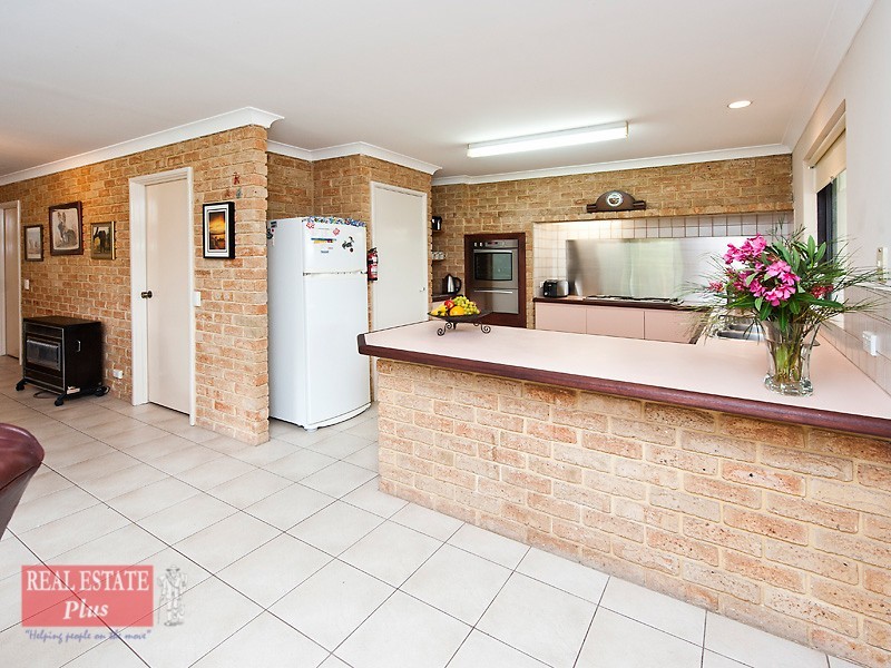 20 Lourdes Street, Lesmurdie WA 6076
