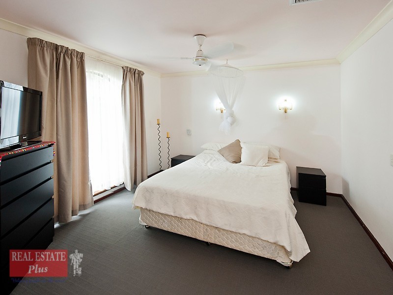 20 Lourdes Street, Lesmurdie WA 6076