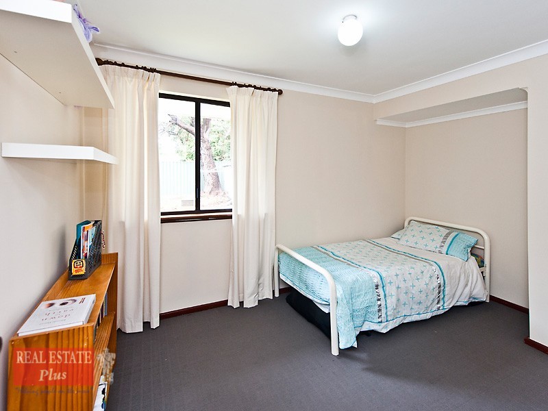 20 Lourdes Street, Lesmurdie WA 6076