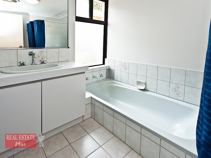 20 Lourdes Street, Lesmurdie WA 6076