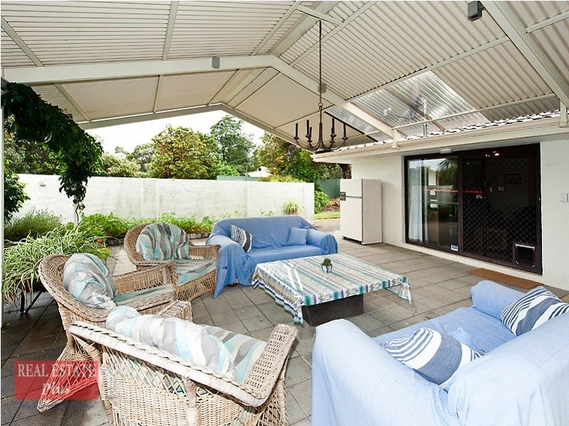 20 Lourdes Street, Lesmurdie WA 6076