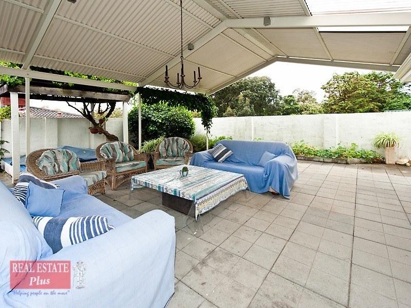 20 Lourdes Street, Lesmurdie WA 6076