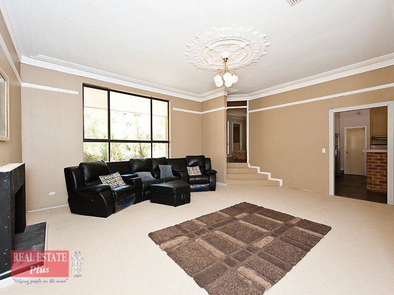 13 Linthorn Crescent, Greenmount WA 6056