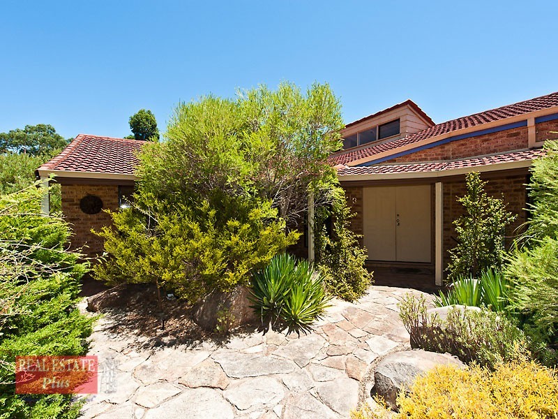13 Linthorn Crescent, Greenmount WA 6056