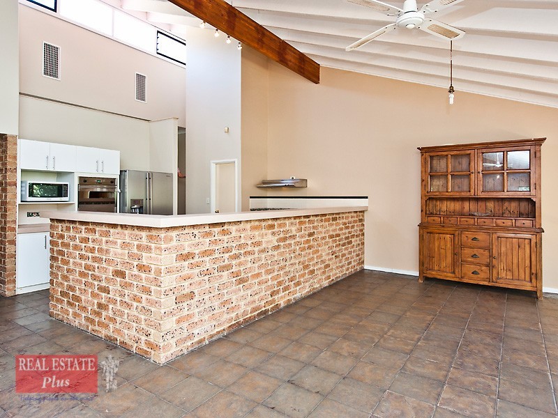 13 Linthorn Crescent, Greenmount WA 6056
