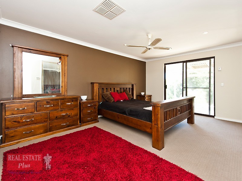13 Linthorn Crescent, Greenmount WA 6056