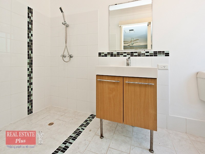 13 Linthorn Crescent, Greenmount WA 6056