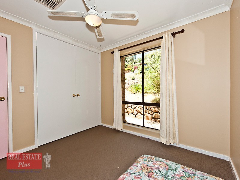13 Linthorn Crescent, Greenmount WA 6056
