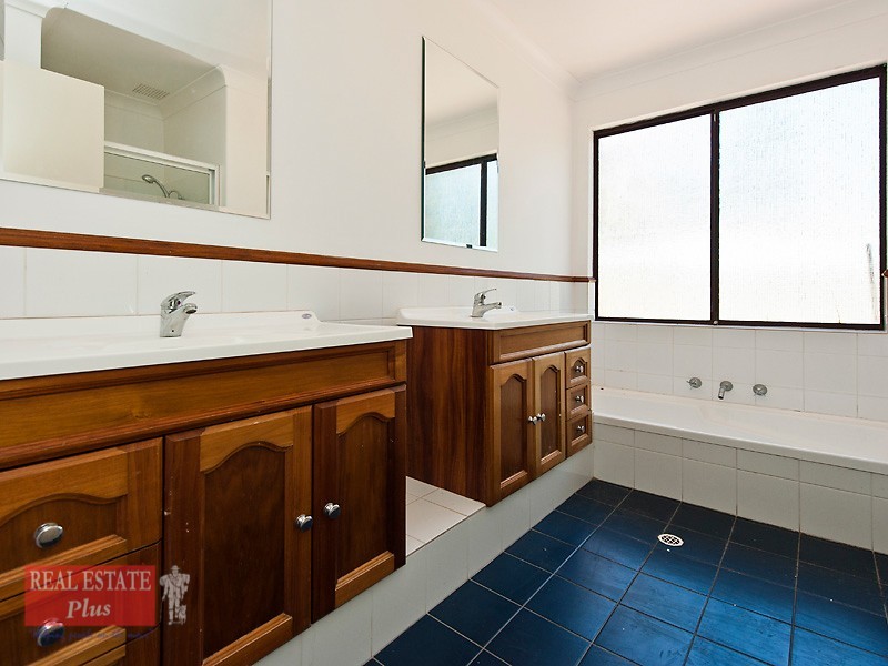 13 Linthorn Crescent, Greenmount WA 6056