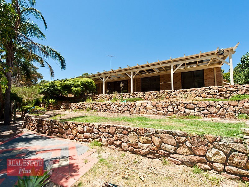 13 Linthorn Crescent, Greenmount WA 6056