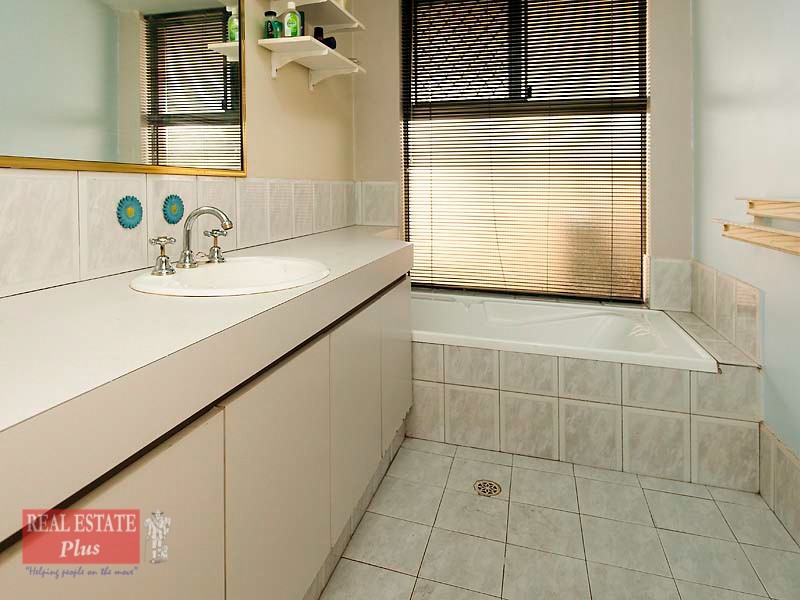 5 Williamson Lane, Stratton WA 6056