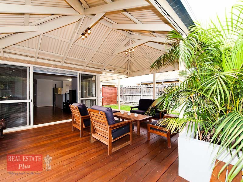 18 Lakefront Circle, The Vines WA 6069