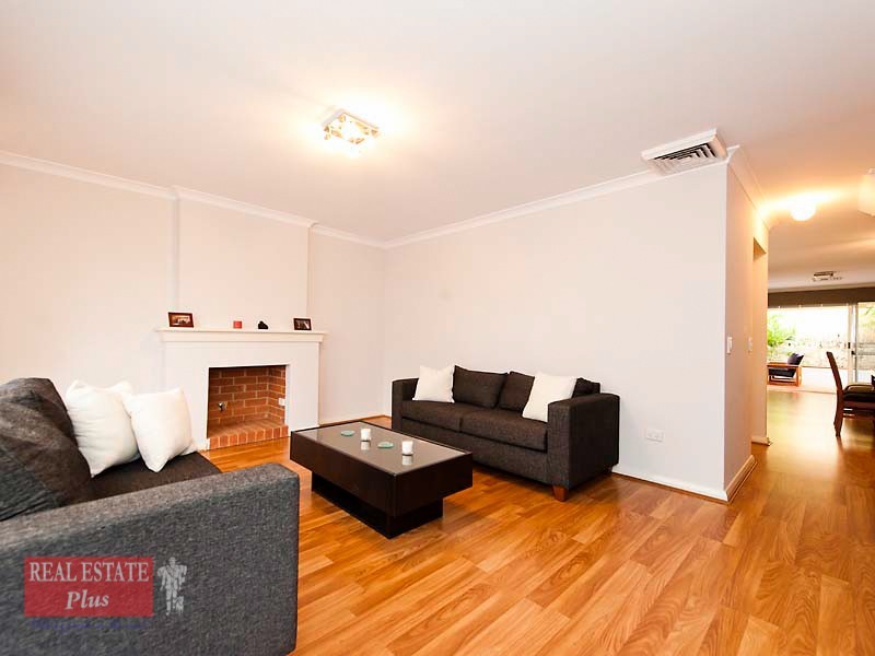 18 Lakefront Circle, The Vines WA 6069