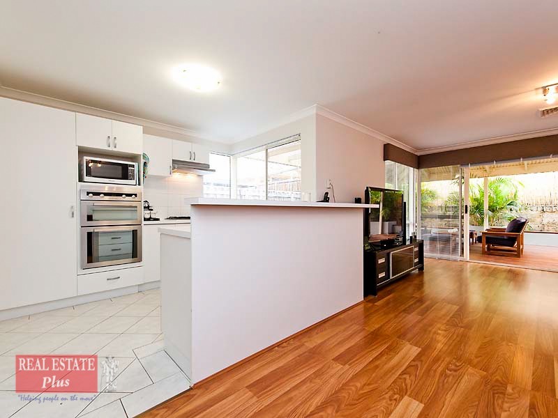 18 Lakefront Circle, The Vines WA 6069