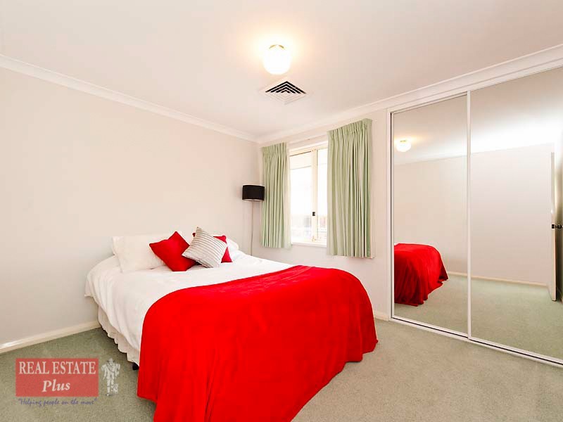 18 Lakefront Circle, The Vines WA 6069