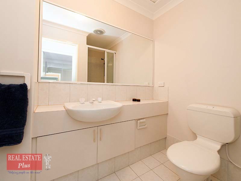 18 Lakefront Circle, The Vines WA 6069