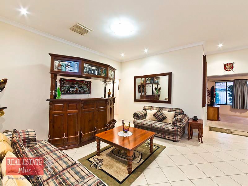 12 Silvereye Close, East Cannington WA 6107