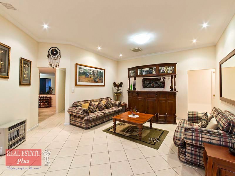 12 Silvereye Close, East Cannington WA 6107