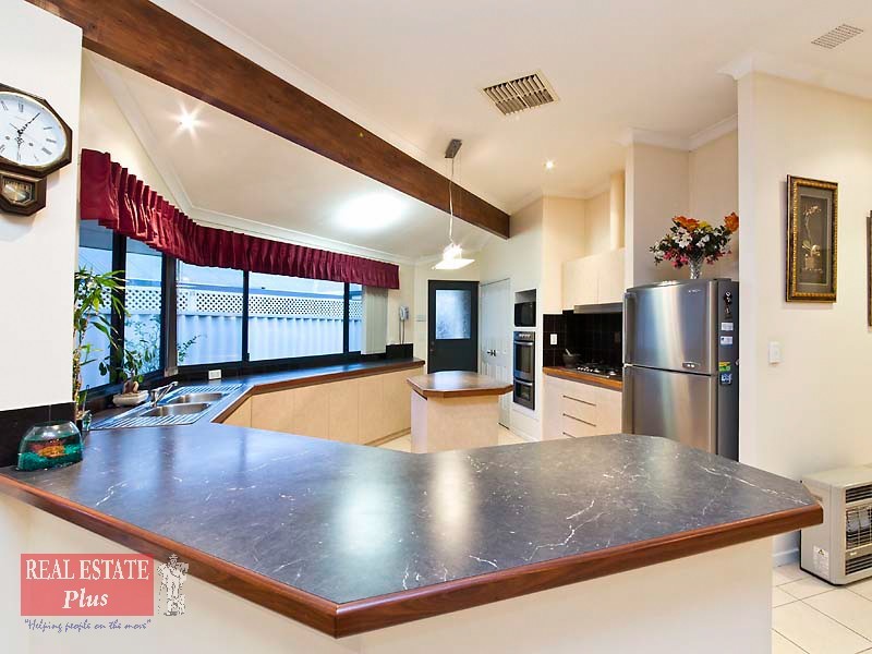 12 Silvereye Close, East Cannington WA 6107