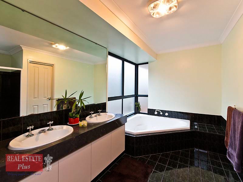 12 Silvereye Close, East Cannington WA 6107