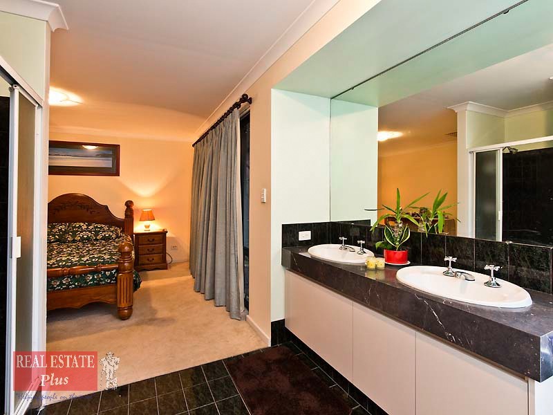 12 Silvereye Close, East Cannington WA 6107