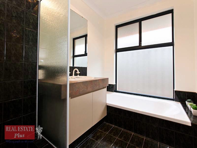12 Silvereye Close, East Cannington WA 6107