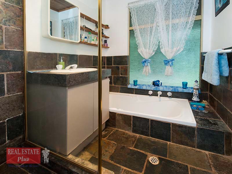 375 Helena Terrace, Sawyers Valley WA 6074