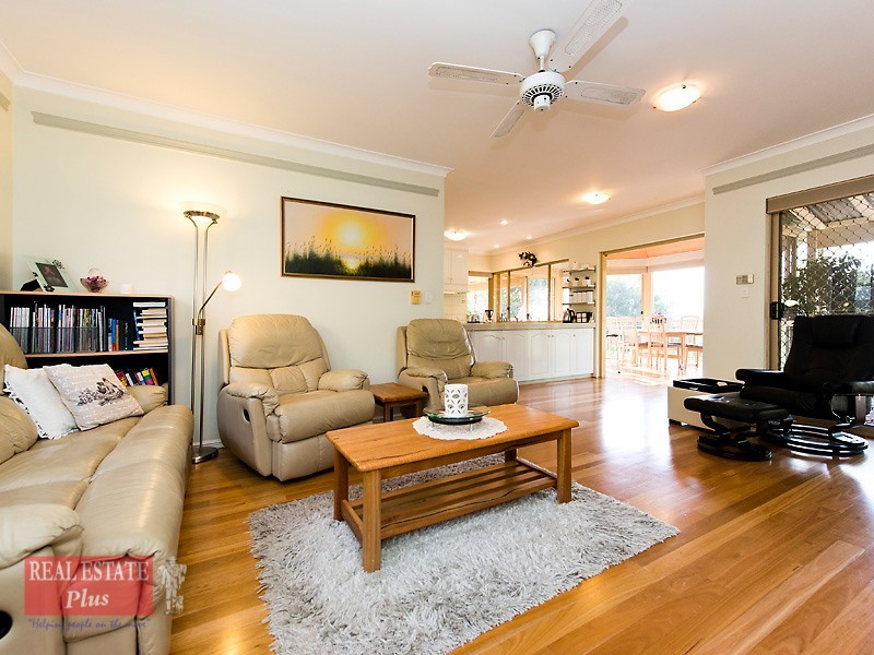 14 Parkway, Swan View WA 6056