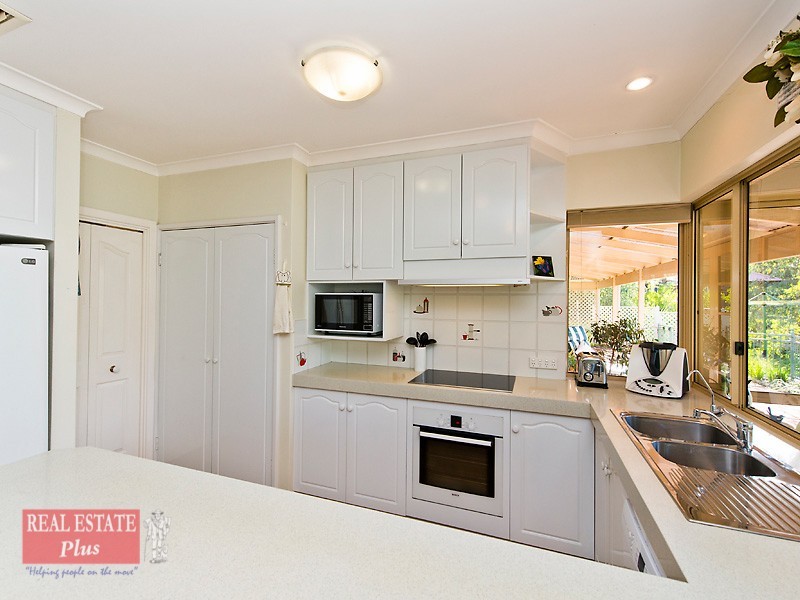 14 Parkway, Swan View WA 6056