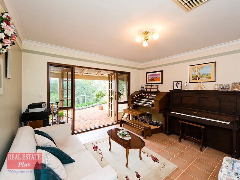 14 Parkway, Swan View WA 6056