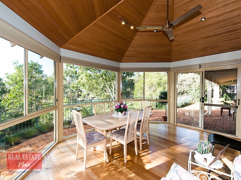 14 Parkway, Swan View WA 6056