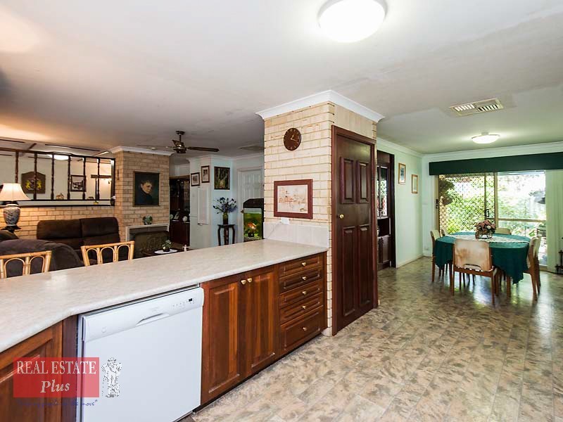 3 Harcourt Place, Bellevue WA 6056