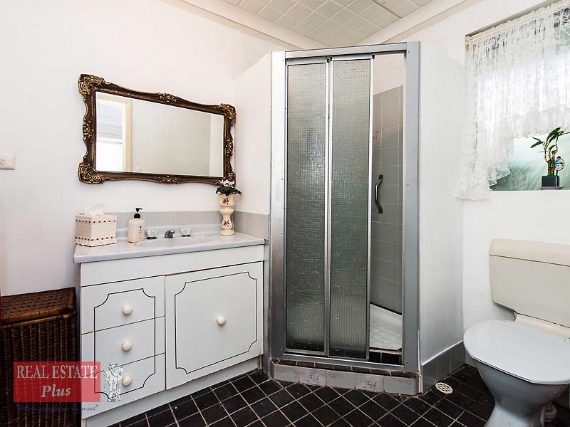 3 Harcourt Place, Bellevue WA 6056